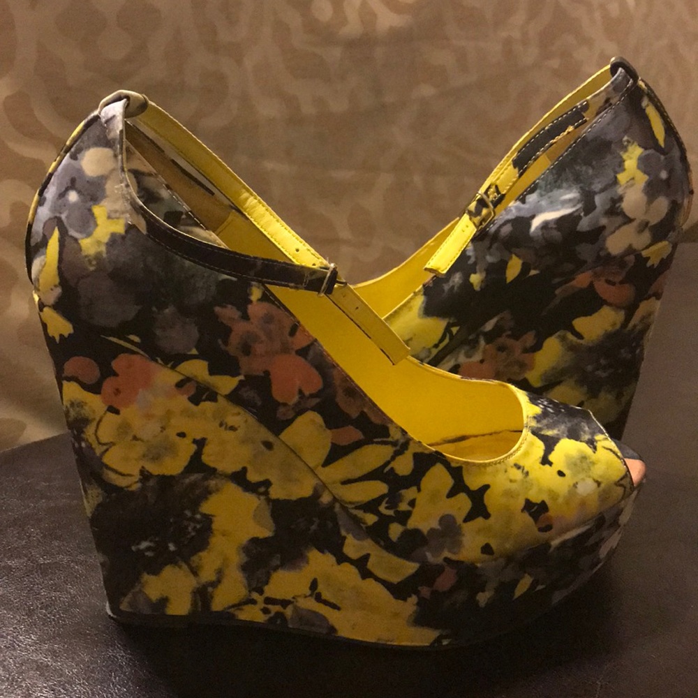 Blue and yellow floral wedge